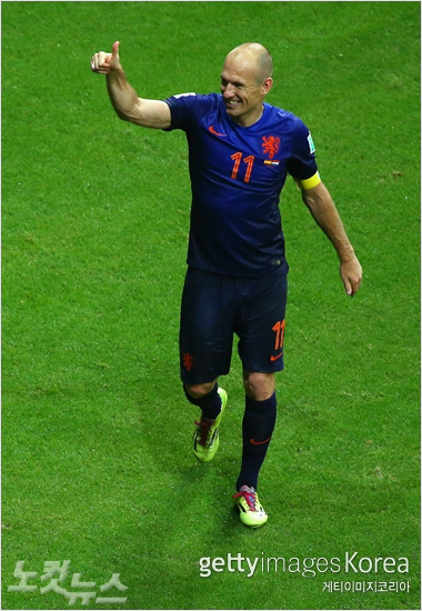 호주와의경기에서선제골을넣고'맨오브더매치'로선정된아르연로번.(사진=ⓒGettyImages/멀티비츠제공)