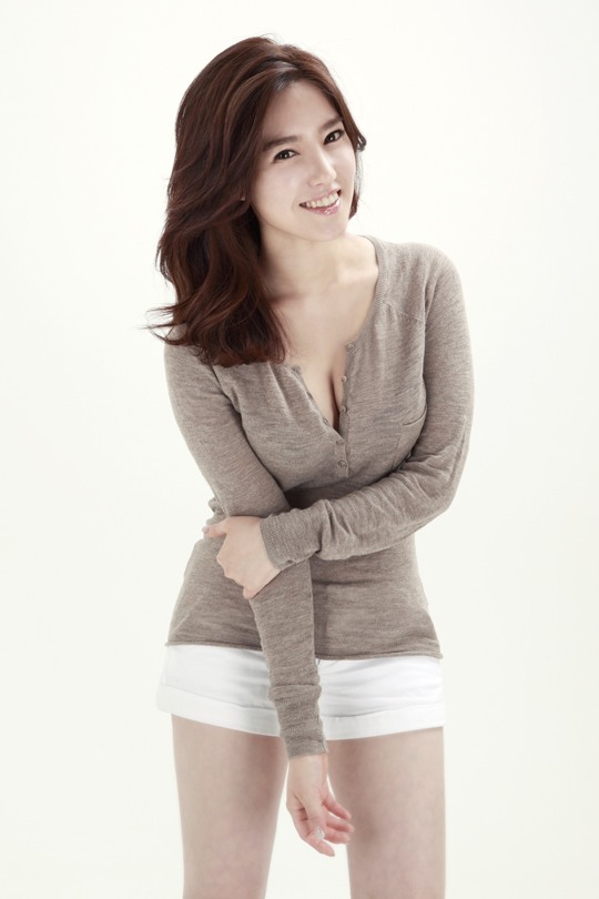 양한나 아나, 시구 도중 옷 벗자 중계진 '화들짝'