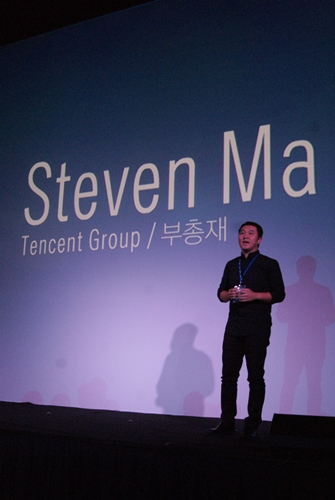 스티븐 마 텐센트 부총재가 텐센트 모바일게임 플랫폼에 대해 설명하고 있다.