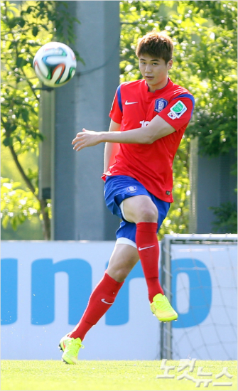 '홍명보호'핵심미드필더기성용은알제리와브라질월드컵조별리그2차전에서승리해대회첫승리와함께16강진출을확정한다는각오다.황진환기자