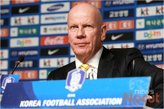 '홍명보호'에서상대전력분석을담당하는안툰두샤트니에코치는알제리전승리해법으로선제골과상대수비뒷공간공략을제시했다.황진환기자