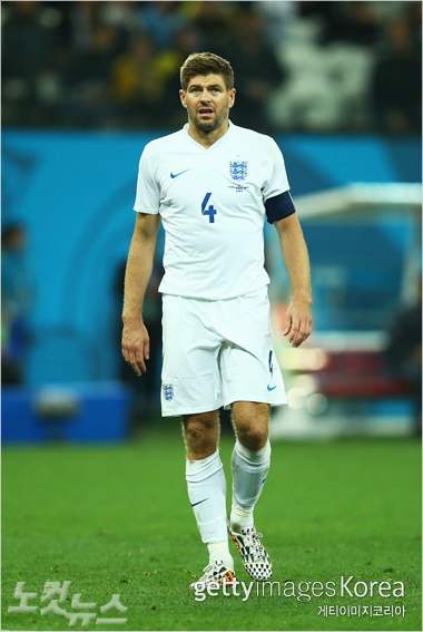잉글랜드축구대표팀의베테랑미드필더스티븐제라드가브라질월드컵조별리그에서2연패를당한뒤망연자실한표정을짓고있다(사진=ⓒGettyImages/멀티비츠제공)