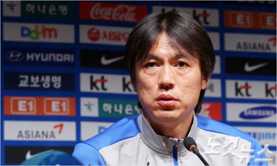 홍명보축구대표팀감독은알제리와브라질월드컵조별리그2차전에선제골의중요성을강조하며승점3점을가져오겠다는굳은의지를밝혔다.박종민기자