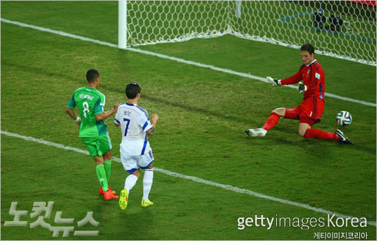 피터오뎀윙기가엠마누엘에메니케의측면패스를골로연결했다.(사진=ⓒGettyImages/멀티비츠제공)