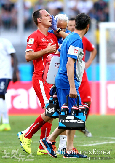 부상으로조기귀국한스위스수비수스티브폰베르겐.(사진=ⓒGettyImages/멀티비츠제공)