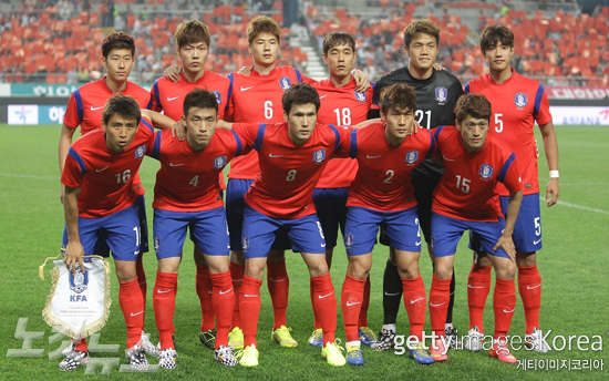 한국축구대표팀은23일새벽4시알제리와의2014브라질월드컵H조2차전에빨간색상의,파란색하의유니폼을입고사상첫조별리그2차전승리에도전한다(사진=ⓒGettyImages/멀티비츠제공)