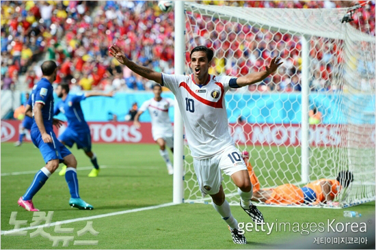 '마라도나도인정한이변'코스타리카는브라질월드컵죽음의D조에서가장먼저16강행을확정짓는이변을일으켰다.그러나FIFA는21일(한국시각)이탈리아전1-0승리뒤결승골을넣은브라이언루이스(사진)등무려코스타리카선수7명에대해도핑테스트를하며눈총을샀다.(사진=게티이미지)