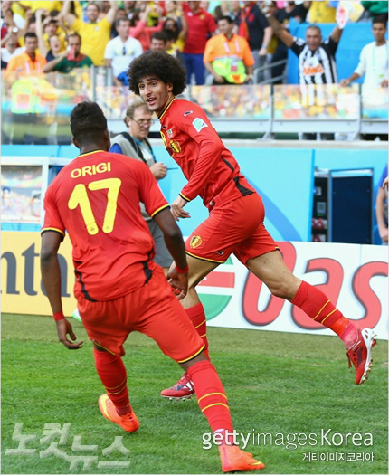 18일알제리와의브라질월드컵H조1차전에서후반25분동점헤딩골을넣고기뻐하는마루앙펠라이니(사진오른쪽)(사진=ⓒGettyImages/멀티비츠제공)