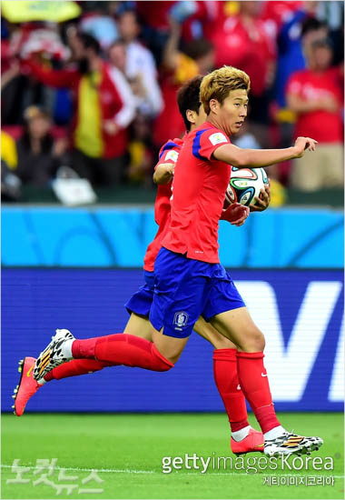 '이대로포기할순없다'손흥민이23일(한국시각)알제리와브라질월드컵H조2차전에서후반5분만회골을넣고하프라인으로달려가고있다.(사진=게티이미지)