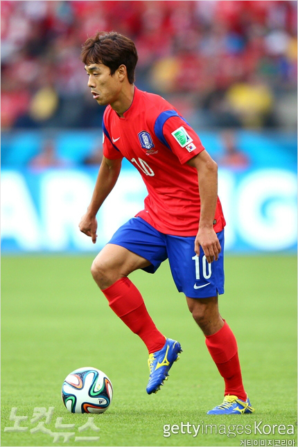 'AGAIN2010이필요하다'한국축구대표팀부동의주전공격수박주영은브라질월드컵부진으로축구인생최대위기에놓여있다.오는27일벨기에와조별리그최종전에서부활이절실하다.사진은지난23일알제리와2차전경기모습.(사진=게티이미지)