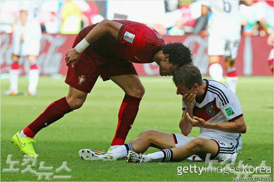 '깡페페'토마스뮐러를향한페페의박치기,그대가가너무컸다(사진=ⓒGettyImages/멀티비츠제공)