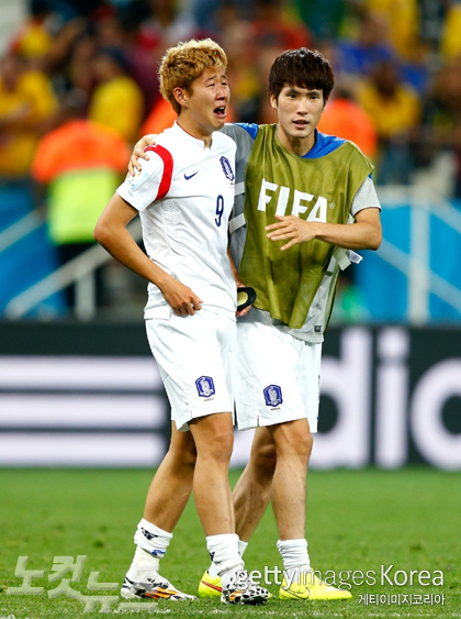 손흥민이27일벨기에와의최종전이끝난뒤눈물을흘리며아쉬워하고있다(사진=ⓒGettyImages/멀티비츠제공)