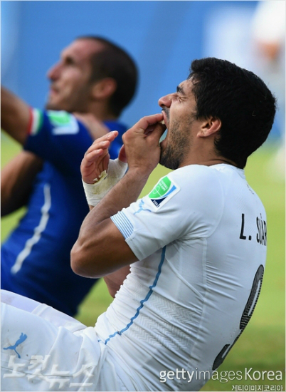 우루과이의자랑에서남미의망신으로전락한루이스수아레스(사진=ⓒGettyImages/멀티비츠제공)
