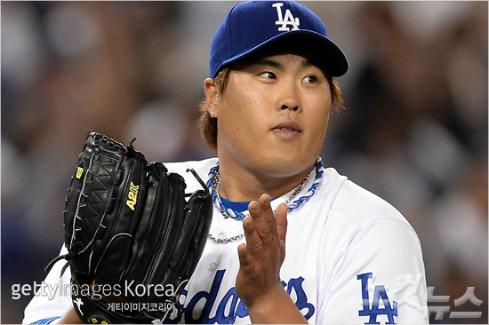 '대한민국,힘내세요'28일(한국시각)신시내티와홈경기에선발등판해시즌10승에도전하는LA다저스류현진.과연월드컵부진으로가슴아픈고국팬들에게또한번의힐링투로위안을줄수있을지관심이다.(사진=게티이미지)