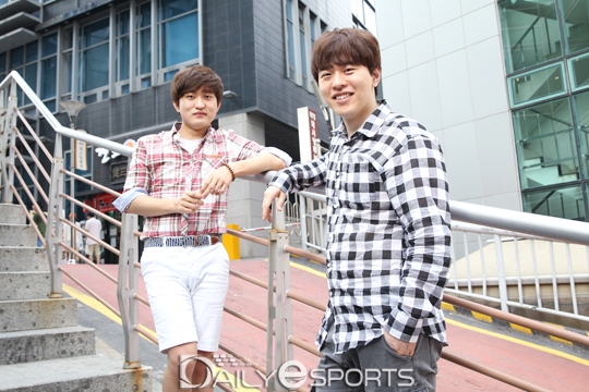 스타크래프트:브루드워 시절부터 라이벌 구도를 형성해 온 송병구(오른쪽)와 이영호.