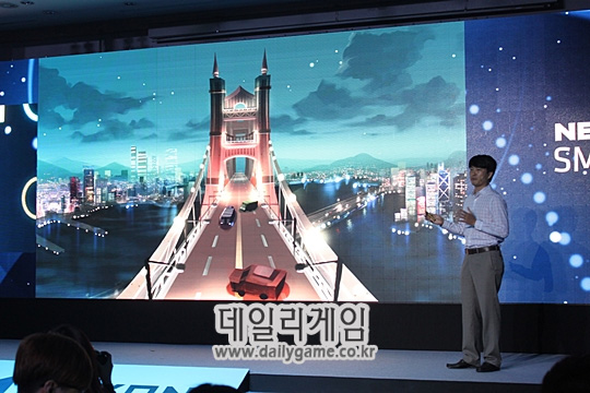 넥슨지티 김대훤 개발이사가 모바일 FPS '프로젝트OK'를 소개하고 있다.