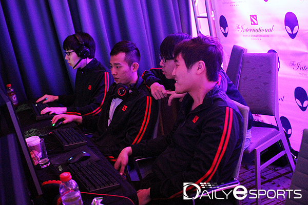 MVP '포레브' 이상돈(가운데)