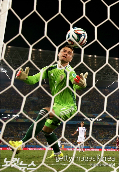 한국과조별리그에서이근호의슈팅을제대로막지못하고선제골을내준러시아골키퍼이고리아킨페예프는브라질월드컵최악의골키퍼로뽑혔다.(사진=ⓒGettyImages/멀티비츠제공)