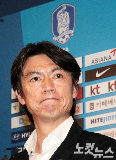 브라질월드컵에서실패를경험한홍명보감독은대한축구협회의유임결정에도결국스스로축구대표팀을떠났다.박종민기자