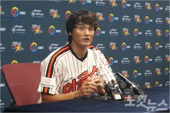 '꿈이뤘어요'박찬호가18일올스타전에서은퇴식을마친뒤기자회견장에서취재진의질문에소감을밝히고있다.(광주=임종률기자)