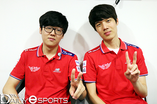 SK텔레콤 T1 원이삭(왼쪽)과 정윤종.