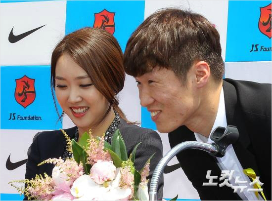 박지성(사진오른쪽)이김민지전SBS아나운서와결혼식을올렸다(자료사진/노컷뉴스)