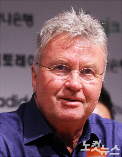 이용수대한축구협회신임기술위원장은2002년한일월드컵서축구대표팀을이끈거스히딩크감독과같은세계적인감독에차기대표팀을맡기는것은현실적으로금전적인부분이문제라고밝혔다.박종민기자