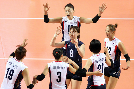 '좋았어!'2일독일과2014그랑프리세계여자배구대회예선2차전에서3-1역전승을거둔여자배구대표팀.(자료사진=대한배구협회)