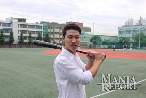 ▲모교덕수고교정에서더나은내일을다짐하는'외야유망주'나경민.사진│김현희기자