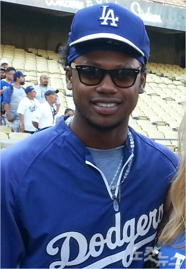 '나아직살아있어요'3일(한국시각)시카고컵스와홈경기에서연장12회말생애첫끝내기홈런을날린LA다저스주포핸리라미레스.(자료사진)