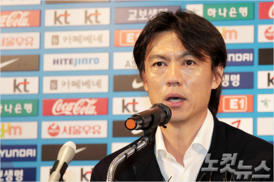 자진사퇴를결정한홍명보축구국가대표팀감독이지난달10일오전서울신문로축구회관에서기자회견을하고있다(사진/노컷뉴스)