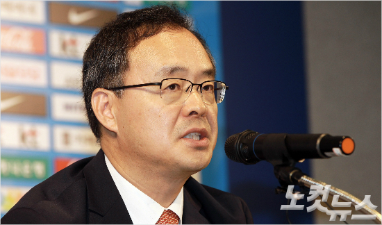 대한축구협회는자국대표팀을이끌고월드컵결승까지진출했던네덜란드출신의베르트판마르베이크감독을차기축구대표팀감독의최우선협상대상자로지목했다.황진환기자