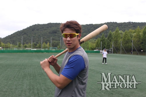 ▲계룡대야구장에서만난전ML유망주김동엽.그도역시내년시즌신인지명대상자로2차드래프트에나설수있다.사진│김현희기자