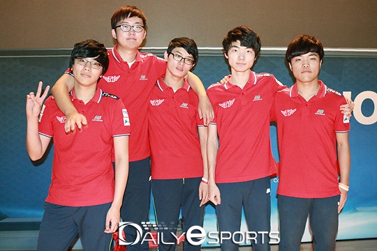 SK텔레콤 T1 K가 NLB에서 우승을 차지하고 삼성 화이트와의 순위 결정전을 성사시켰다.