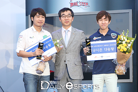 공동 다승왕 진에어 김유진(왼쪽)과 CJ 김준호.