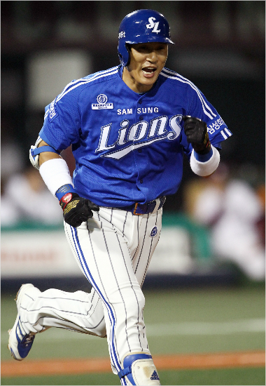 연장10회초결승타를때린이승엽.(자료사진=삼성라이온즈)