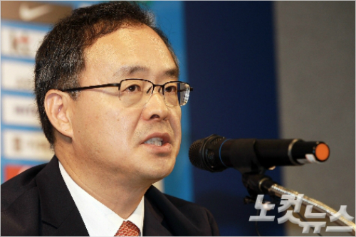 대한축구협회는자국대표팀을이끌고월드컵결승까지진출했던네덜란드출신의베르트판마르베이크감독을차기축구대표팀감독의최우선협상대상자로지목했다.황진환기자.