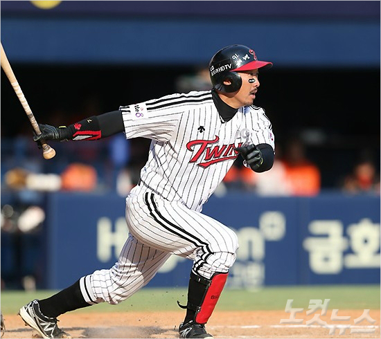 '감독님,좁혀주실건가요?'LG양상문감독은"잠실구장규모를줄이면이병규(7번)는홈런30~35개도가능할것이라고내다봤다.(자료사진=LG트윈스)