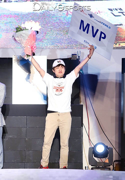 프로리그 MVP를 수상할 때의 이영호.