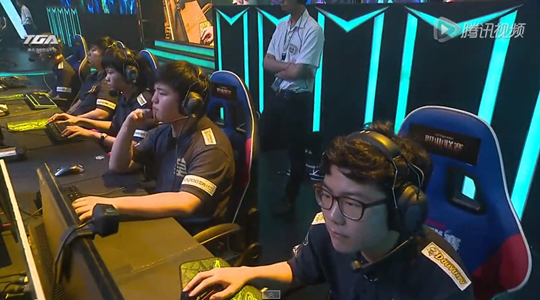 로얄클럽 '승승패패패'로 LPL 서머 PO 패자조행
