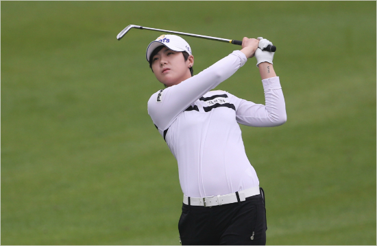 박성현은치열한우승경쟁이진행중인한국여자프로골프(KLPGA)투어MBN여자오픈withONOFF에서정규투어데뷔첫승에도전한다(자료사진=KLPGA)