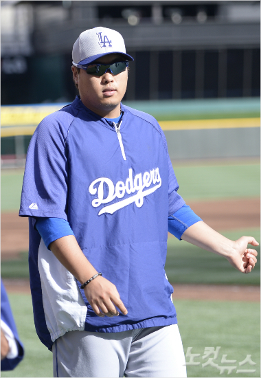 '아,빨리던지고싶다'지난14일(한국시각)오른엉덩이근육염좌로부상자명단에오른뒤순조롭게복귀과정을밟고있는LA다저스류현진.(자료사진)