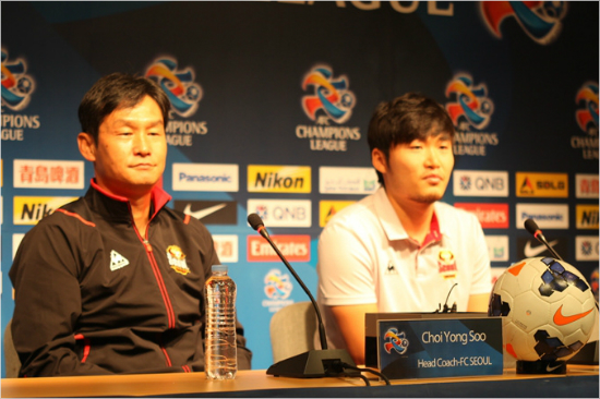 포항과아시아축구연맹(AFC)챔피언스리그8강2차전홈경기를앞둔최용수FC서울감독은화끈한공격축구로반드시승리해4강에진출한다는각오다(자료사진=FC서울)