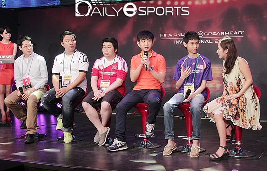 한국 대표 컴온 주장 장원(왼쪽에서 두번째).