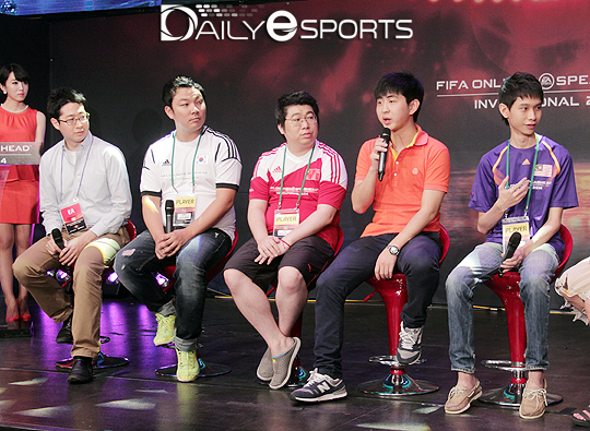 다크호스로 꼽히는 중국팀(중앙)과 말레이시아-싱가포르 연합팀(오른쪽).