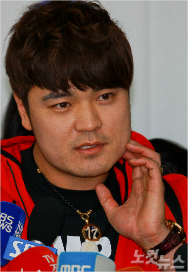 '내년에다시올게요'30일(한국시각)왼팔꿈치수술로올시즌을마감하고내년을기약한텍사스추신수.(자료사진)