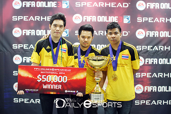 피파온라인3 스피어헤드 인비테이셔널 2014에서 우승을 차지한 태국 선수들 티엔비팃, 낫타곤, 깃사다(왼쪽부터)