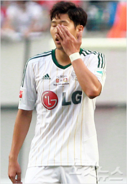 손흥민이독일언론으로부터평점5점을받았다.양팀통틀어최저평점이다.(자료사진)