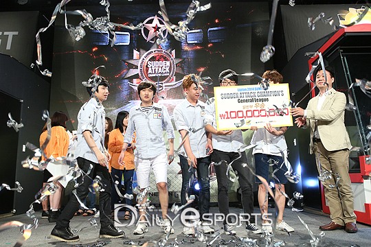 5회 연속 우승컵을 들어 올린 퍼스트제너레이션.
