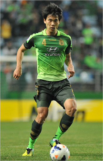 전북현대수비수김기희는새로선임된울리슈틸리케축구대표팀감독과함께생활한유일한국내선수다.(자료사진=전북현대)